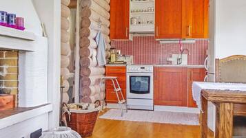 ثلاجة، ميكروويف، مستلزمات طهي/أطباق/أوعية