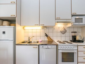 Fridge, microwave, dishwasher, cookware/dishes/utensils