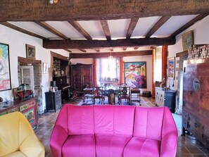 TV, fireplace, DVD player, stereo