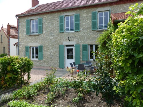 Charming cottage in Saint-Bonnet-de-Rochefort with private garden