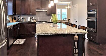 Spacious, family friendly, great for hosting w/ large island, quite & peaceful!