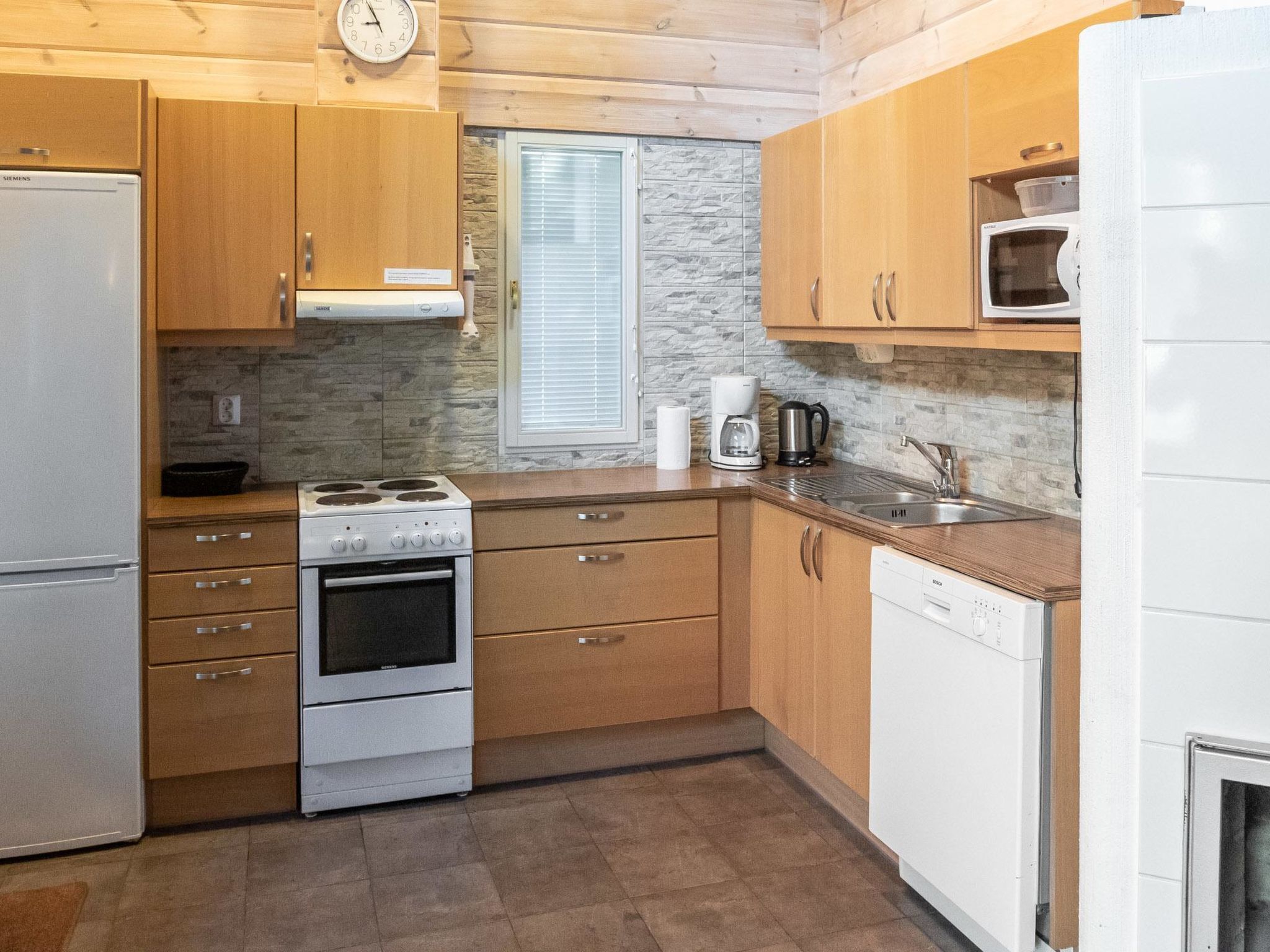 Fridge, microwave, dishwasher, cookware/dishes/utensils