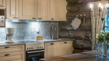 KĂŒhlschrank, GeschirrspĂŒler, Kochgeschirr/Geschirr/Besteck