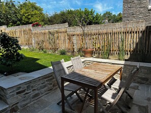 Outdoor dining - SEA VIEW Renovated house with enclosed garden (4/5 people) NEAR THE GREAT BEACH (Saint-Cast-le-Guildo)