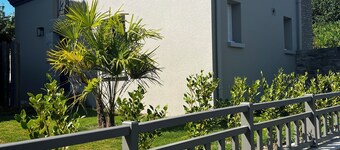 VUE MER. Maison rénovée avec jardin clos (4/5 personnes) PRES DE LA GRANDE PLAGE