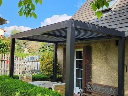 Rural cottage with enclosed garden, pets allowed