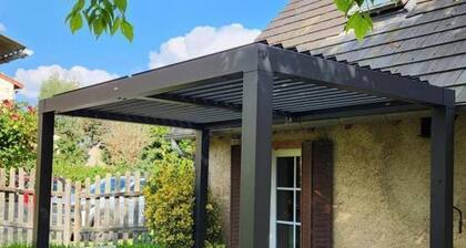 Rural cottage with enclosed garden, pets allowed