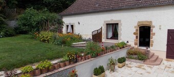 Cozy rental in Neuvy with garden and pets allowed