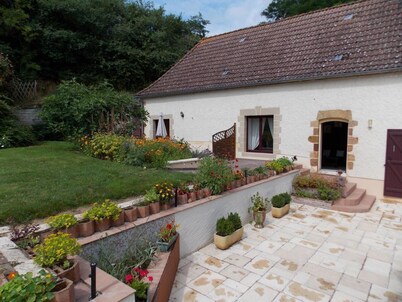 Cozy rental in Neuvy with garden and pets allowed