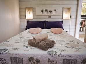 1 bedroom, free WiFi, bed sheets