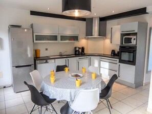 Fridge, microwave, oven, dishwasher - Villa de la Mer by Interhome (Saint Cyprien)