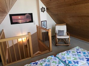 6 bedrooms, travel cot, WiFi, bed sheets