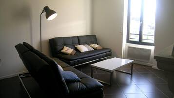 Flachbildfernseher, Kamin, DVD-Player