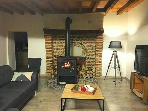 TV, fireplace, DVD player