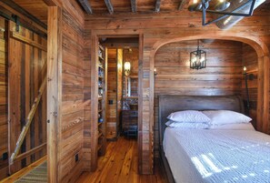 2 bedrooms, iron/ironing board, travel cot, WiFi