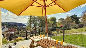 Outdoor dining - House with panoramic sea view and dream beach at 500 m (Crozon)