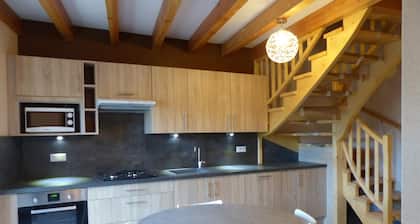 **Charmant Atelier Rénové, Jardin & Terrasse, Proche Ski et Vichy**