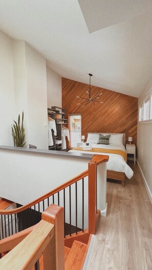 1 bedroom, iron/ironing board, free WiFi, bed sheets - 2.5 Hrs to Ucluelet | Modern | Hot Tub | Top 1% | 5 Mins From Ferry (Nanaimo)