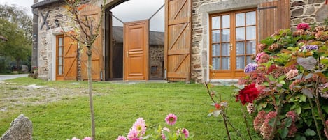 تفاصيل الفندق من الخارج