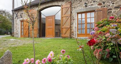 Gßte montagnard avec 3 chambres, jardin clos, terrasse couverte, animaux acceptés, proche Vichy.