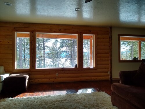 Eristäytynyt Mountain Retreat