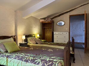 2 chambres, accĂšs au Wi-Fi (inclus), literie fournie