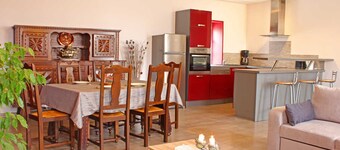 Renovated Farmhouse with SPA, Game Room, and Kids' Activities