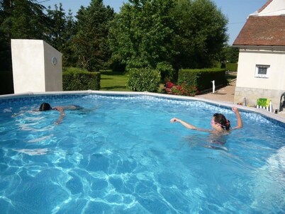 Large house in Saint-Pourçain with pool, sauna and WiFi