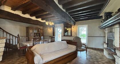 Large house with pool, sauna and WIFI in St Pourçain