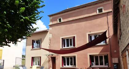 Charming Cottage in 17th Century Farm with Internet