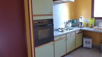 Frigorifero, microonde, forno, lavastoviglie