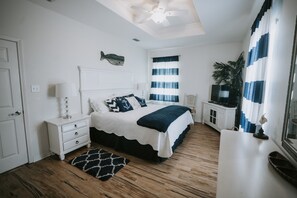 3 bedrooms, iron/ironing board, WiFi, bed sheets - Fantastic Beach Side Cottage with affordable rates! (Dauphin Island)