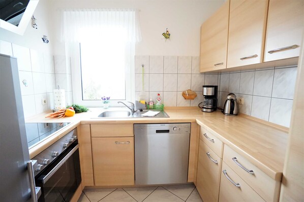 Køleskab, mikrobølgeovn, ovn, opvaskemaskine