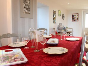 Dining - Renovated countryside family cottage with garden (Cindré)
