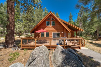 Olympic Valley Hideaway - Newly Remodeled Cabin with Private Hot Tub