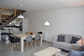 TV, fireplace - The farm of our ancestors on the pink granite coast in PERROS GUIREC (Perros-Guirec)