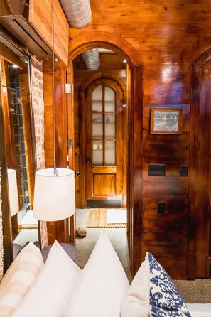 1 bedroom, iron/ironing board, travel crib, WiFi