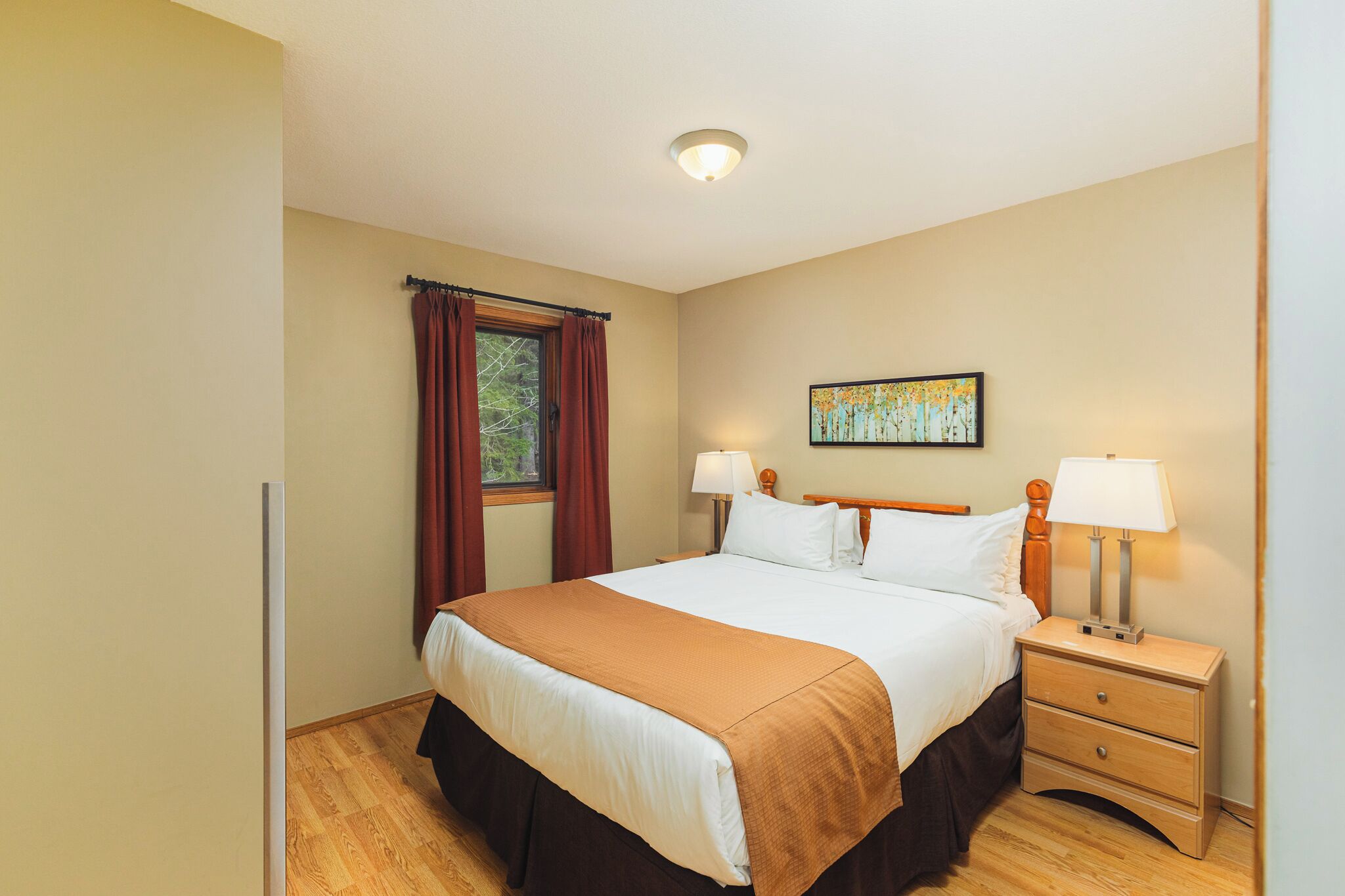 2 chambres, bureau, fer et planche à repasser, draps fournis