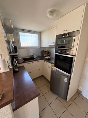 Réfrigérateur, micro-ondes, four, lave-vaisselle