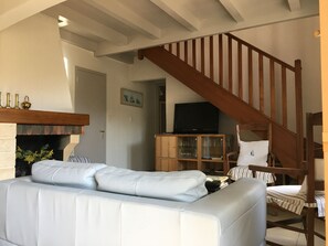 Télévision, cheminée