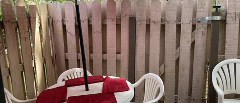 屋外ダイニングエリア