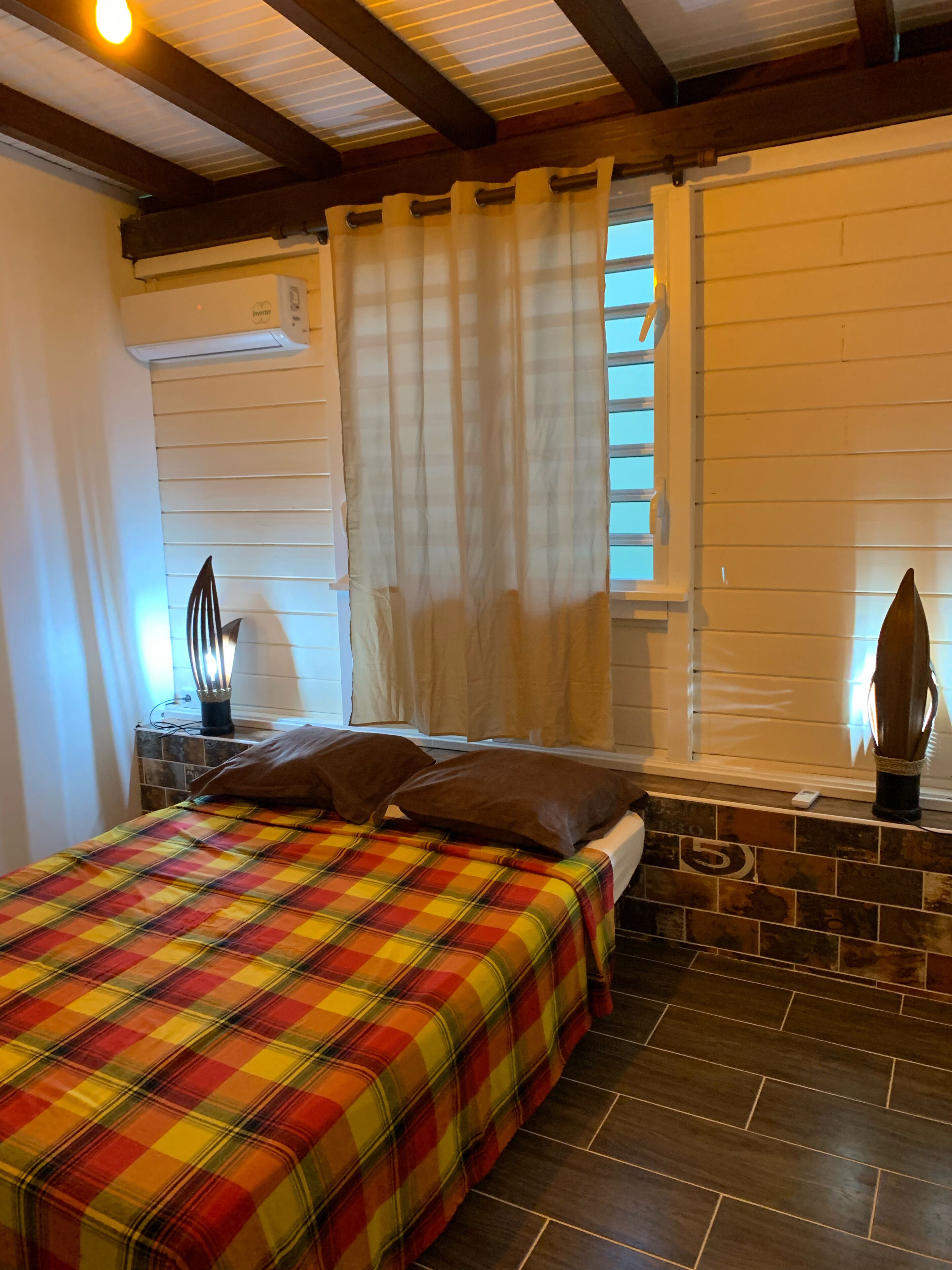 2 habitaciones, tabla de planchar con plancha y wifi gratis 