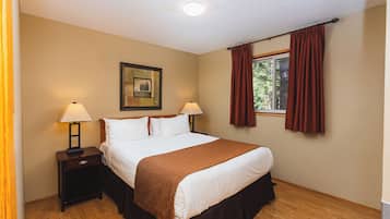 2 bedrooms, desk, iron/ironing board, bed sheets