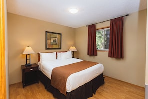 2 bedrooms, desk, iron/ironing board, bed sheets
