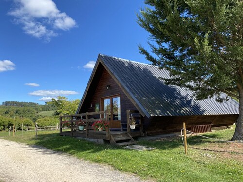 Family chalet 10 min from Vichy, pets allowed