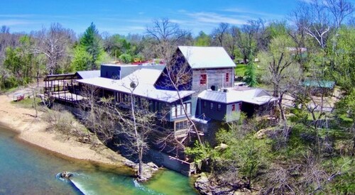 Unwind & Refresh at Memories Made Cabin