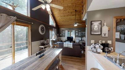 Unwind & Refresh at Memories Made Cabin