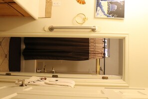 Bathroom - 2 Bedrooms and 1 guest bath in Quiet Spanish Style home (Page)