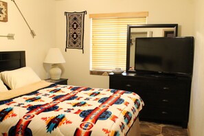 2 bedrooms - 2 Bedrooms and 1 guest bath in Quiet Spanish Style home (Page)