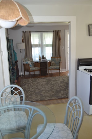 Smart-TV, DVD-Player, Bücher